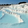 Памуккале – белоснежные бассейны с исцеляющей водой.